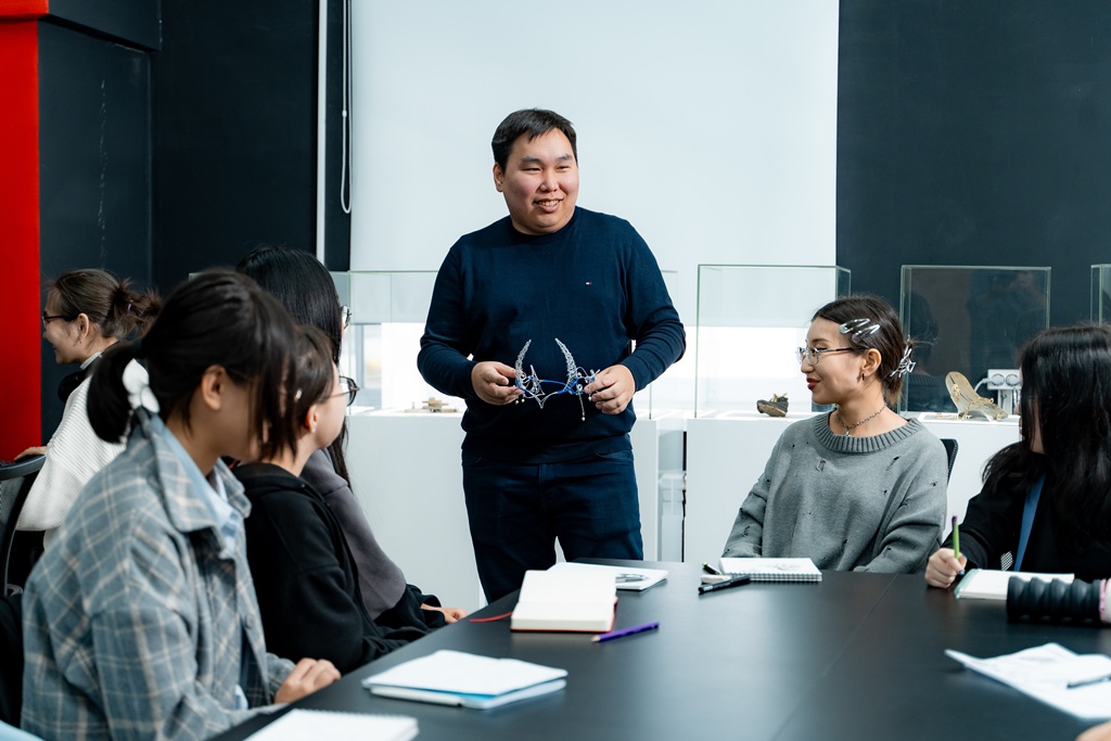 54.03.02 Декоративно-прикладное искусство и народные промыслы (Ювелирный дизайн и мода)